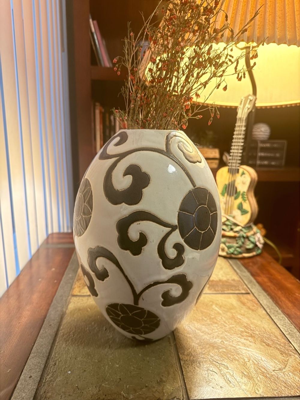 Rare vintage Chinese Sgraffito Black and White Floral Crackle vase